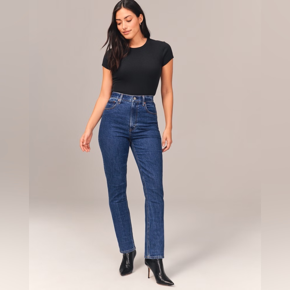 Abercrombie & Fitch “The Slim Straight Ultra High Rise”